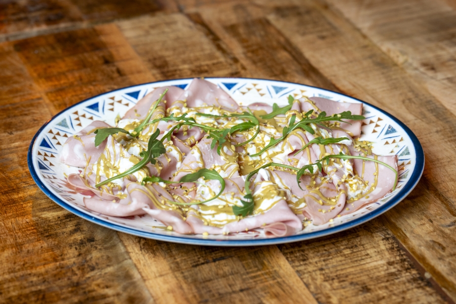 imagen Mortadella, stracciatella e pistacchio